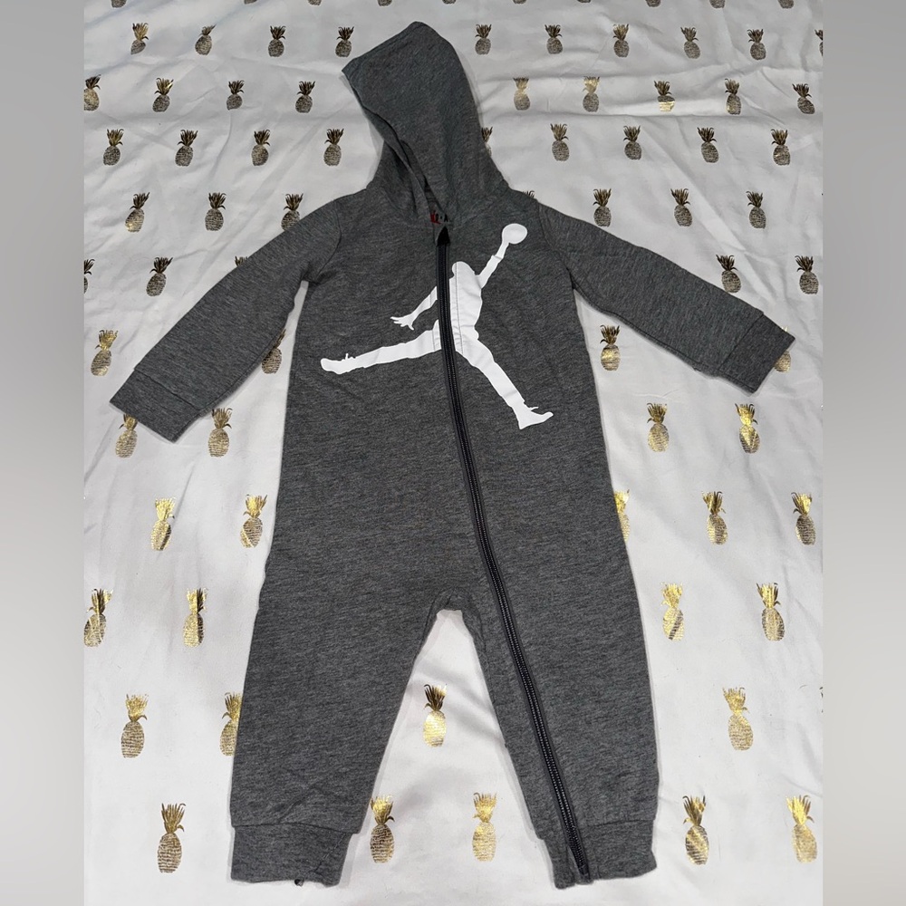 Jordan brand Onesie, Hooded Sz 12 month. EUC. Grey with White logo.
